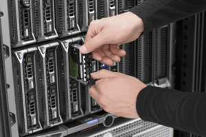 تفاوت Hot Swap و Hot Plug چیست؟ راهنمای جامع برای مدیران شبکه و دیتاسنتر